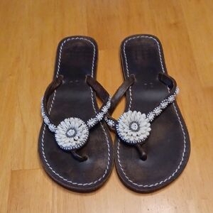 Global Girls Brown Leather Shell Flower Thong Sandals Size 7.5/8